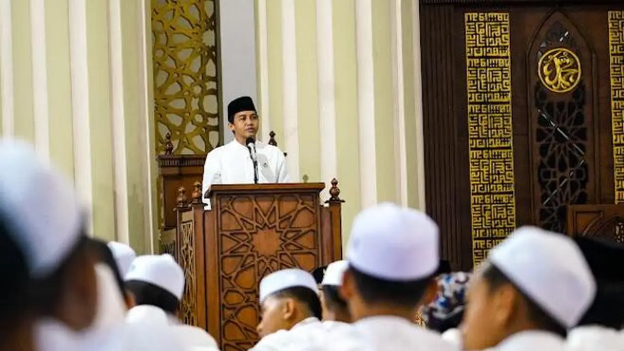 Sekretaris Jenderal PSI yang juga Menteri Kehutanan, Raja Juli Antoni, di Pesantresn Hidayatullah (Istimewa)