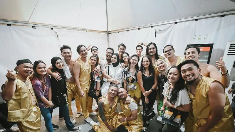 The Prediksi Pamer Foto Bareng Para Istri Usai Manggung di Soundrenaline 2022