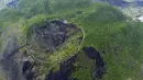 Pemandangan objek wisata Wudalianchi di Heihe, Heilongjiang, China, Jumat (3/7/2020). Wudalianchi atau lima danau bendungan lava memiliki geomorfologi dan geologi gunung berapi tipikal yang masih utuh serta dianggap sebagai Museum Gunung Berapi Alami oleh kalangan geolog. (Xinhua/Xie Jianfei)