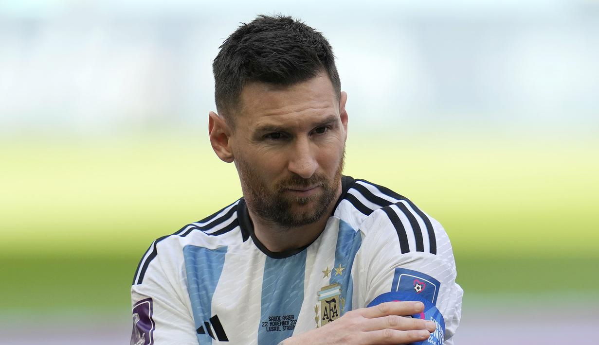 <p>Nama Lionel Messi tentu dikenal banyak orang sebagai pesepak bola terbaik di dunia dalam dua dekade terakhir. Tak heran, hal tersebut membuat namanya sering menjadi julukan untuk para pemain berprestasi, kemiripan secara postur, dan lain sebagainya. Berikut ini deretan pemain dengan julukan &lsquo;Messi&rsquo; yang akan berlaga di Piala Dunia 2022. (AP/Ricardo Mazalan)</p>