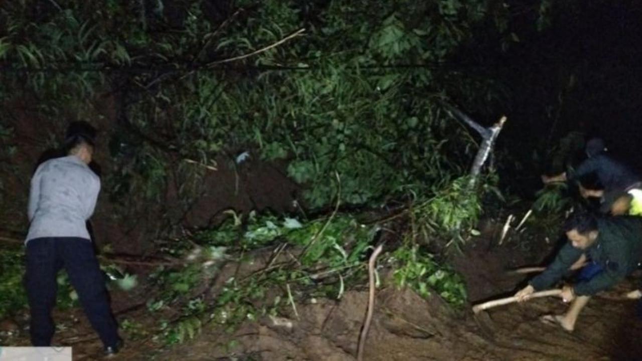 Jalur Banjarwangi Garut Kembali Normal Usai Tertutup Longsor