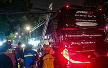 Tiang Optik Roboh di Tamansari Jakarta Barat Akibat Keropos dan Beban Kabel Berlebih