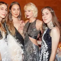 Taylor Swift jadi saudari keempat HAIM, rilis kolaborasi spesial.