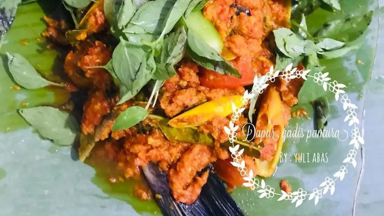 Sajian pepes ikan mas