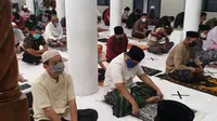 Pelaksanaan salat Jumat di Masjid Cut Meutia Jakarta, Jumat (5/6/2020). (dok Arief Rosyid)