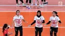 Tim voli putri Indonesia merayakan poin saat melawan Korea pada perempat final voli putri Asian Games 2018 di Tennis Indoor GBK, Jakarta, Rabu (29/8). Indonesia kalah 22-25. 13-25, 18-25. (Liputan6.com/Helmi Fithriansyah)