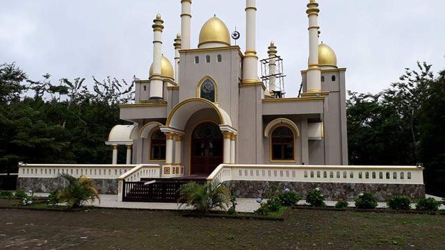 Viral Masjid Megah Bak Istana Di Tengah Hutan Gunung