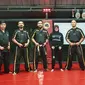 Ketua Panitia Grading Sabuk Hitam dan Coaching Clinic Kickboxing, Rossi Nurasjati (keempat dari kanan) siapkan pembinaan untuk pelatih (istimewa)