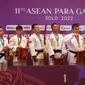 Tim putra Blind Judo Indonesia bersiap menyanyikan lagu Indonesia Raya setelah meraih medali emas di ASEAN Para Games 2022 (Dok. INASPOC)