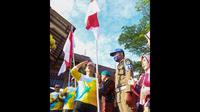 Gubernur Ansar Serahkan 2.000 Bendera Merah Putih di Karimun.