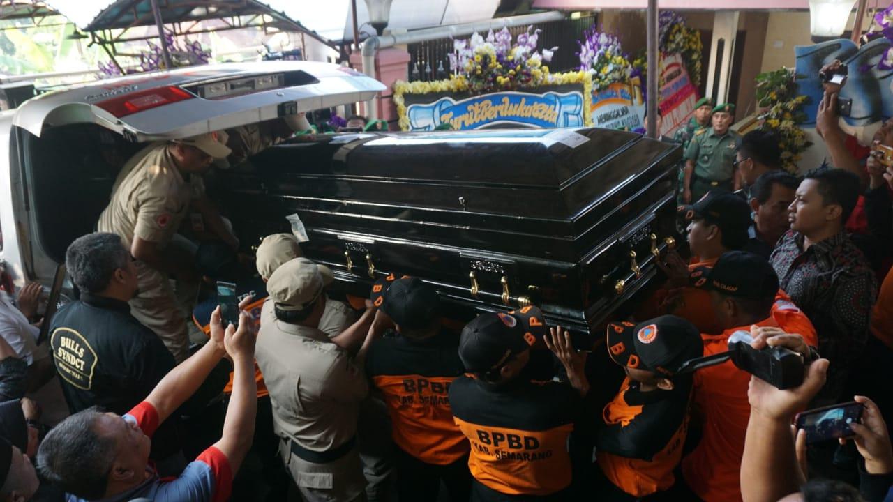 Jenazah Sutopo Purwo Nugroho tiba di rumah duka, Jalan Jambu Surodadi RT 7 RW 9, Siswodipuran, Boyolali.