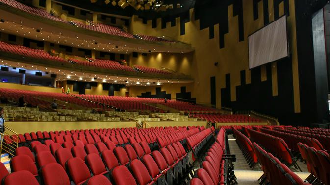 Ruang teater dalam Seminole Hard Rock Hotel & Casino di Hollywood, Florida, Amerika Serikat, Jumat (18/10/2019). Ruang teater tersebut akan menyajikan 100 pertunjukan setahun. (Zak BENNETT/AFP)