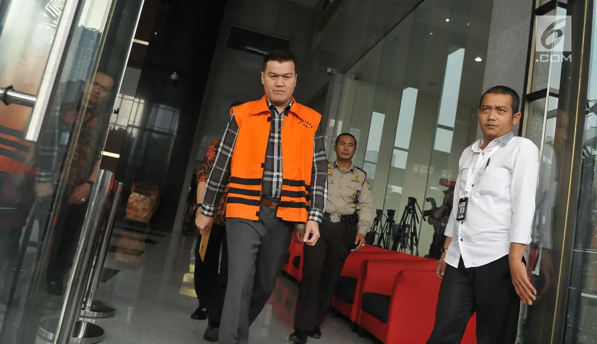 Andi Narogong diperiksa KPK sebagai tersangka terkait kasus dugaan korupsi mega proyek e-KTP, Jakarta, Senin (22/5). (Liputan6.com/Helmi Afandi)