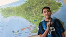 Seorang pendukung Inter Milan menunjukan logo tim kesayangannya saat mengikuti Gathering Nasional Inter Club Indonesia (ICI) IV di Bali, Jumat (28/8/2015). Gathnas kali ini dihadiri oleh peserta dari Sabang-Merauke. (Bola.com/Vitalis Yogi Trisna) 