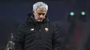 Roma menjadi klub yang bernasib sial pada giornata ke-15 yang berlangsung pada Kamis (02/12/2021) dini hari WIB. Skuat asuhan Jose Mourinho harus bertekuk lutut saat lawatanya ke markas Bologna. (LaPresse via AP/Massimo Paolone)