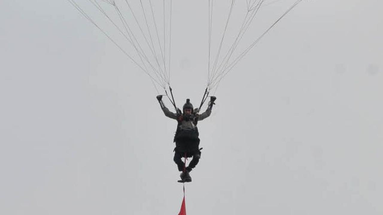 Kiprah Wadanjen Kopassus Brigjen Yudha Pernah Kibarkan Merah Putih Terbesar di Udara