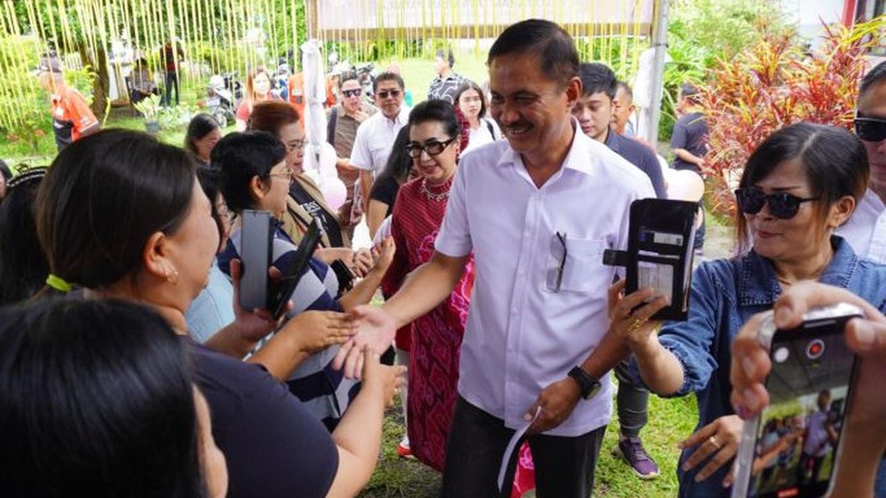 Cawagub ADT Safari di Sejumlah TPS, Warga Teriak Tidak Salah Pilih