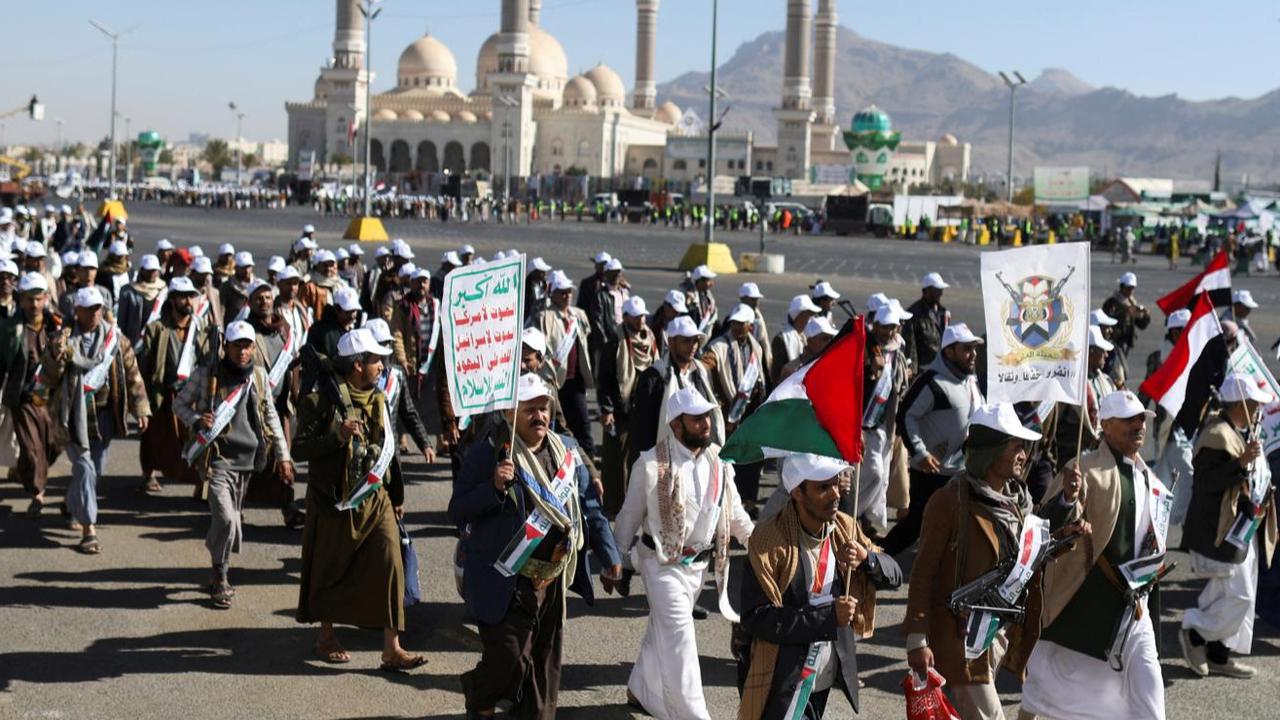 Parade pasukan Houthi yang siap bertempur di Gaza