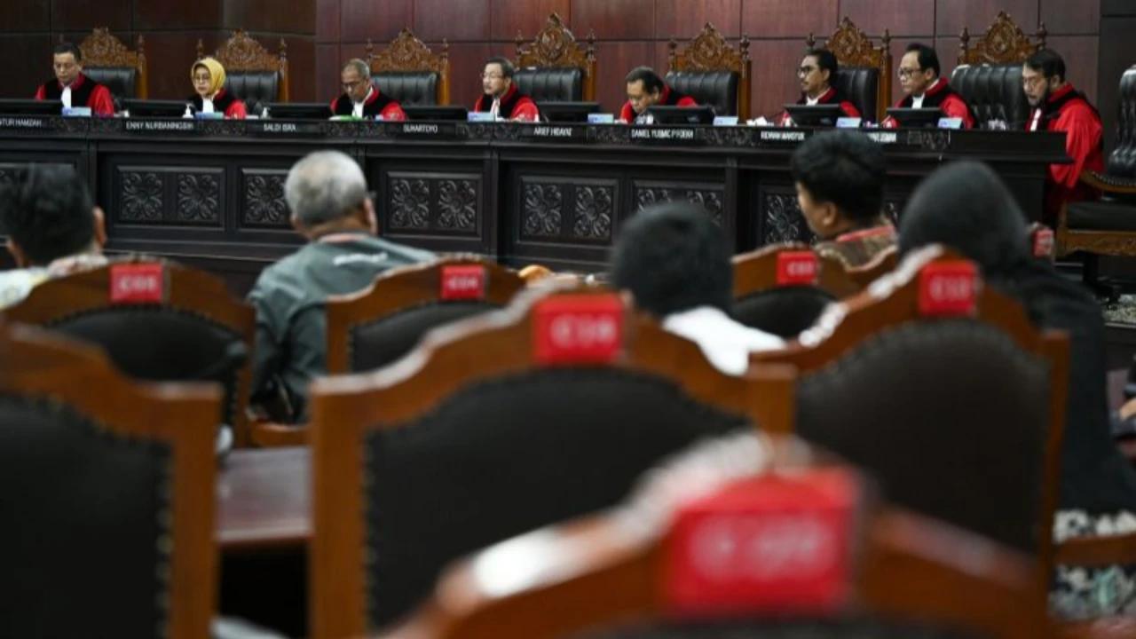 VIDEO: Putusan MK Larang Anggota Polri Duduki Jabatan Sipil "Harus Mundur!"