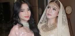Keduanya tampil anggun dalam balutan busana tradisional India yang memancarkan aura elegan sekaligus glamor. Pilihan outfit mereka pun tampak serasi dengan nuansa warna lembut yang feminin. [@felicyangelista_].