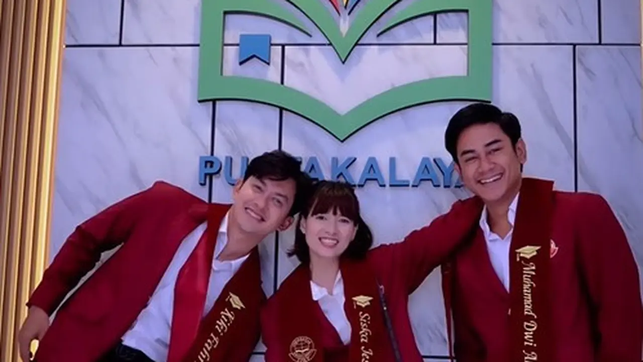 Perjalanan Chika Jessica, Dwi Andhika, dan Kiki Farel Raih Gelar Sarjana