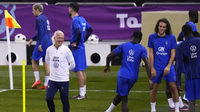 Senyum dan Tawa Pemain Prancis di Sesi Latihan Jelang Final Piala Dunia 2022