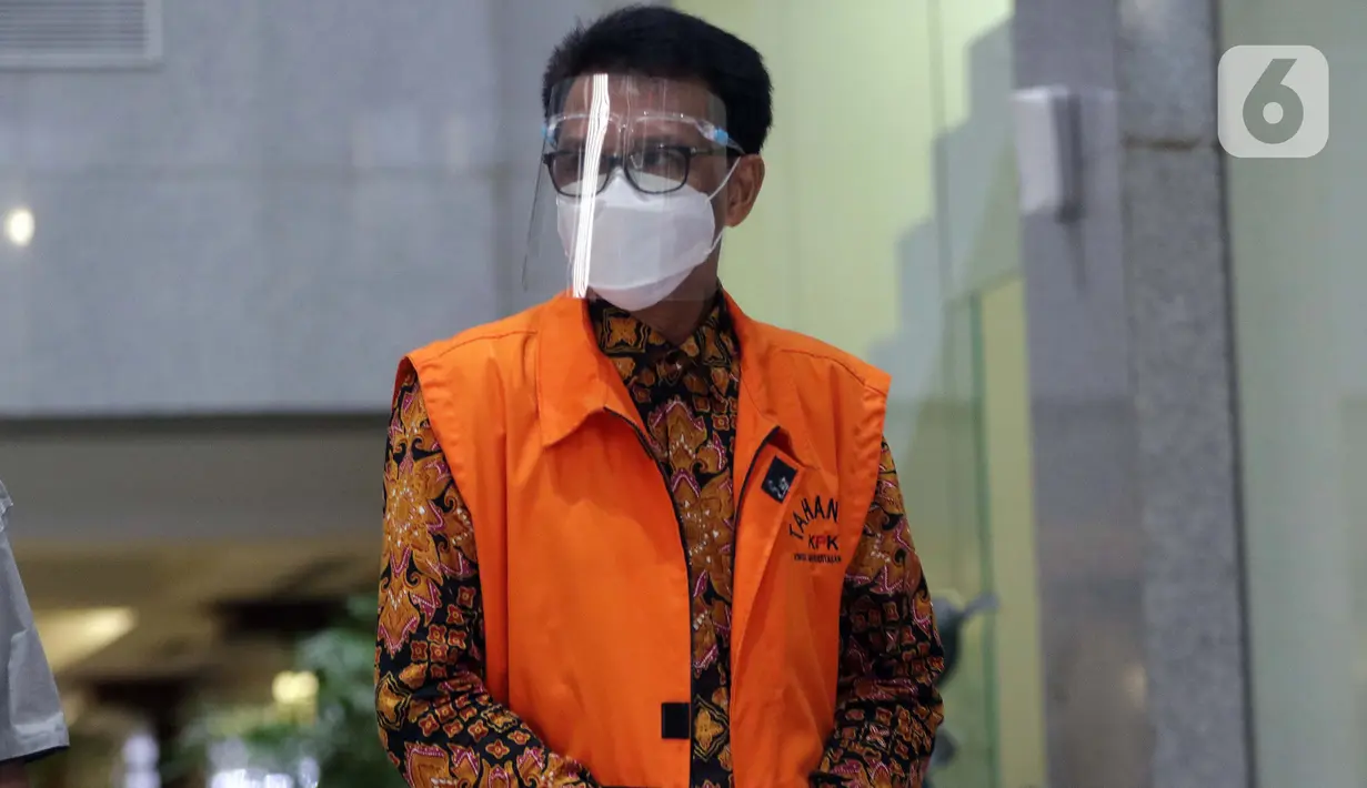 Gubernur Sulawesi Selatan non aktif, Nurdin Abdullah usai pemeriksaan lanjutan di Gedung KPK, Jakarta, Kamis (3/6/2021). Nurdin Abdullah diperiksa terkait dugaan suap dan gratifikasi pengadaan barang dan jasa pembangunan infrastruktur di Pemprov Sulsel 2020-2021. (Liputan6.com/Helmi Fithriansyah)