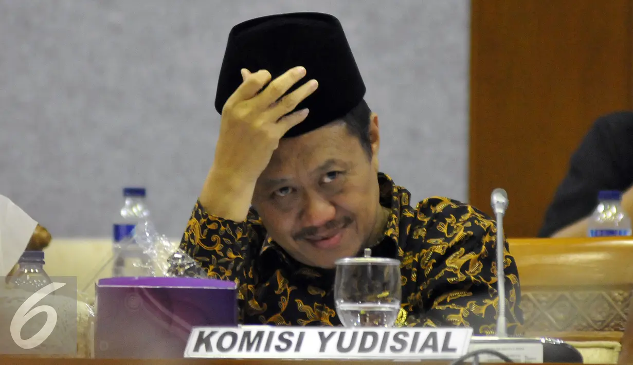 Ketua Komisi Yudisial (KY), Aidul Fitriciada Azhari saat mengikuti rapat koordinasi (Rakor) dengan Badan Legislasi (Baleg) DPR di Kompleks Parlemen, Jakarta, Selasa (24/5). Rapat tersebut membahas mengenai RUU Jabatan Hakim. (Liputan6.com/Johan Tallo)