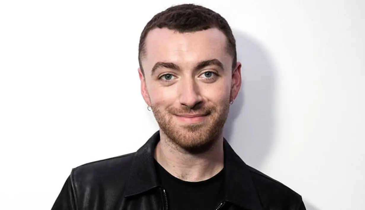 Sayang, orang-orang yang bersama Sam Smith mencegah orang-orang untuk mengambil foto dan juga video. (Rolling Stone)