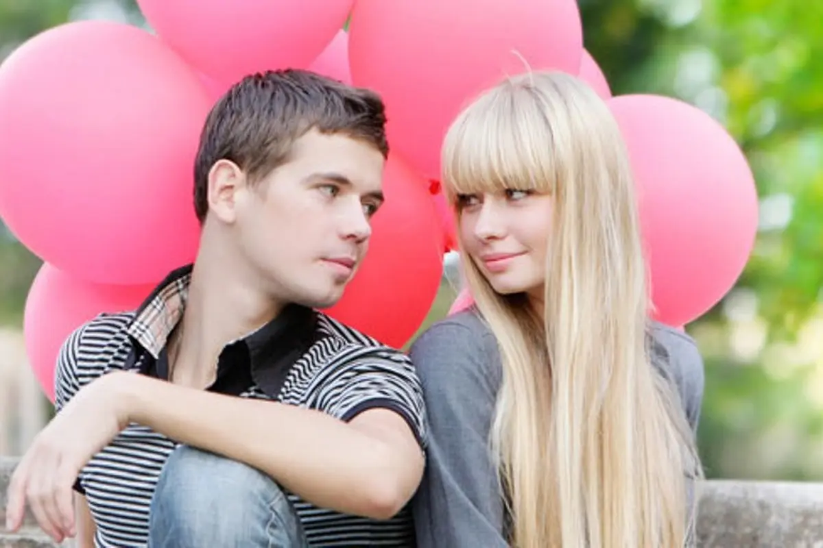 [Bintang] Paling Genit, 5 Zodiak Ini Suka Flirting ke Cewek-cewek