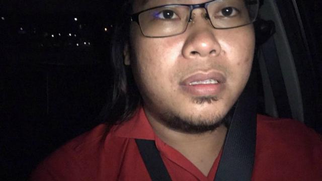 Seorang pengguna jasa angkutan berbasis online mengeluhkan tentang ada penumpang lain di belakangnya, padahal sang sopir mengaku tak melihat ada penumpang lain.