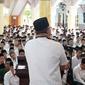 Menteri Perdagangan yang juga Ketua Umum PAN Zulkifli Hasan saat memberikan kuliah umum dan melakukan silahturahmi di Institute Agama Islam Darussalam (IAIDA), Ponpes Darussalam Blokagung, Banyuwangi, Jawa Timur. (Foto: Istimewa).