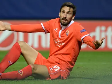 Kapten Fiorentina, Davide Astori, meninggal dunia dalam usia 31 tahun, di Udine, pada Minggu (4/3/2018) waktu setempat. (AFP/Michal Cizek)