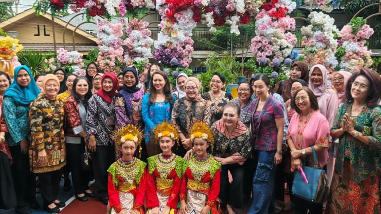 60 Warga Jakarta Barat Antusias Ikuti Pelatihan Merangkai Bunga, Tingkatkan Kemandirian Ekonomi