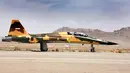 Gambar yang dirilis pada 21 Agustus 2018 menunjukkan pesawat jet tempur terbaru Iran buatan dalam negeri bernama Kowsar. Koswar merupakan pesawat tempur 100 % produksi dalam negeri yang dibuat untuk pertama kalinya. (AFP/IRANIAN DEFENCE MINISTRY/HO)