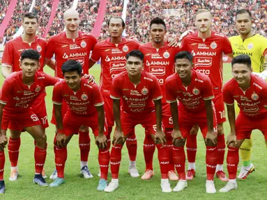 Persija Jakarta beretengger di posisi puncak dengan nilai skuad tertinggi di BRI Liga 1. Tim Macan Kemayoran memiliki 36 pemain dan total harga pasaran mencapai Rp108,81 miliar. Klub kebanggaan warga ibu kota ini memiliki rata-rata harga pasaran pemain hingga Rp3,02 miliar. (Bola.com/M iqbal Ichsan)