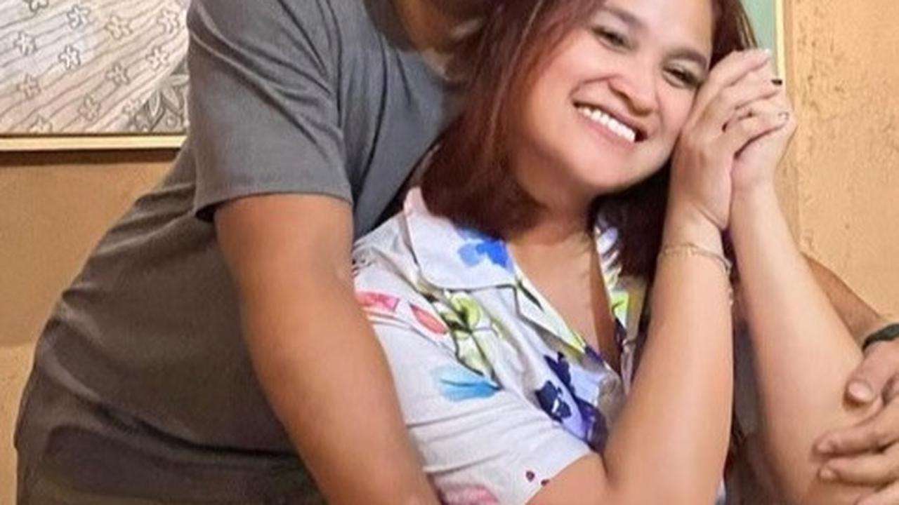 Rumah tangga Wendi Cagur dan Revti Ayu tak pernah terdengar kabar negatif. Ini potret mesra keduanya saat bersama.