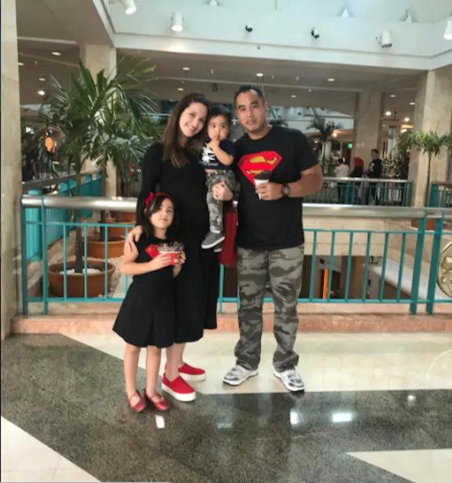 Mama muda harus tetap gaya seperti Nia Ramadhani. (ramadhaniabakrie/instagram)