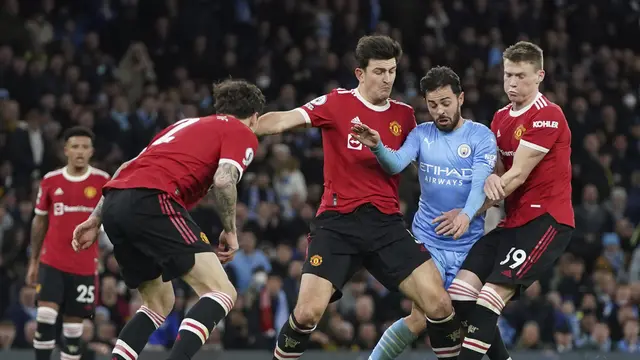Harry Maguire - Manchester United - Liga Inggris - 7 Maret 2022 - 1