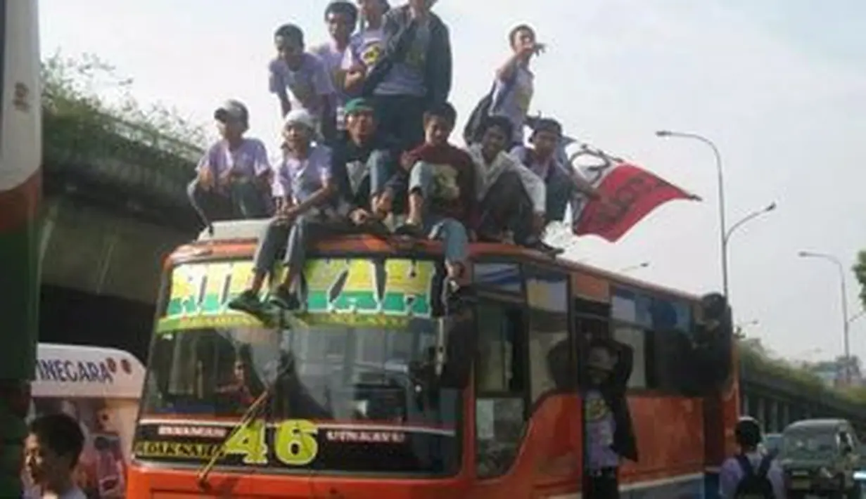 Bus Metro Mini menjadi salah satu bus yang paling sering menuai masalah di jalan. (Source: kaskus.co.id)