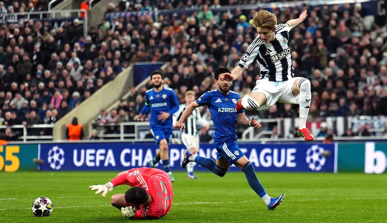 Meskipun begitu, mereka tetap tampil 'all out' dan menguasai jalannya pertandingan. (AP Photo/PA/Martin Rickett)