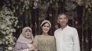 Pada Selasa, (29/8) lima hari jelang hari pernikahannya, Raisa kembali menggelar serangkaian acara jelang nikah. Ia menggelar acara pengajian, minta izin orangtua hingga acara siraman. (Instagram/thebridestory)