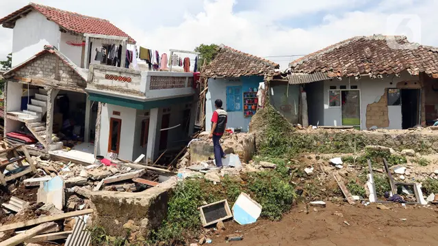 Gempa Cianjur Hancurkan Pemukiman Warga di Desa Sarampad