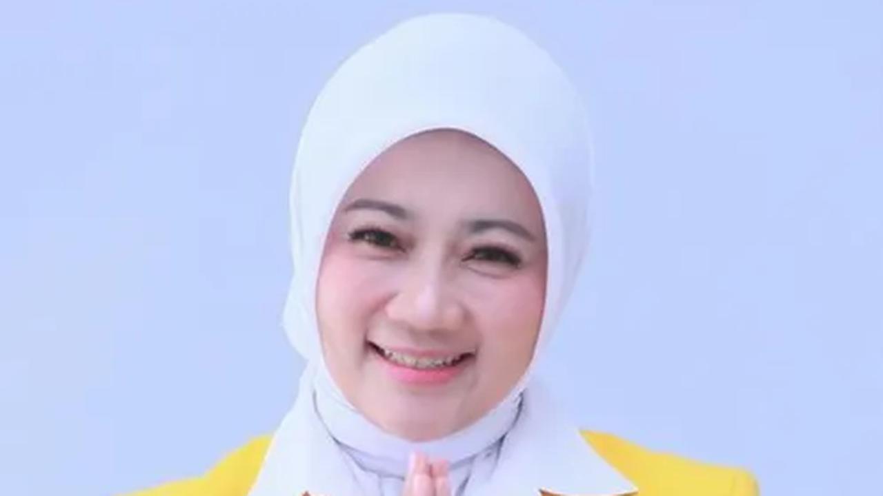 Atalia Praratya Istri Ridwan Kamil Pamerkan Foto Kenakan Jas Golkar, Minta Dukungan dan Doa dari Pengikut