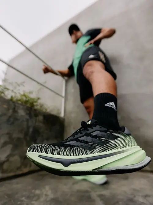 Pentingnya Ketepatan Berlari dari Garis Start dengan Sepatu yang Memadai adidas Mengakomodasi Kebutuhan Para Pelari lewat Produk Terbaru Fashion Fimela