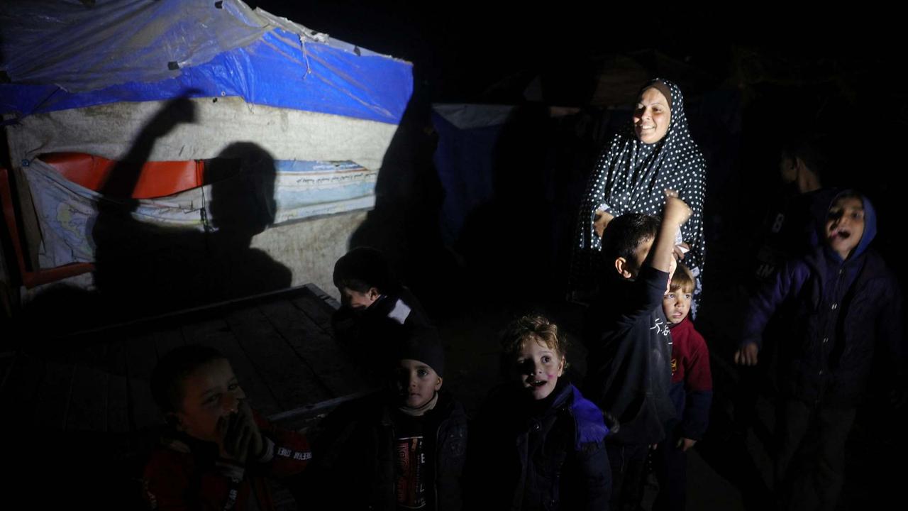 Warga Jalur Gaza merayakan gencatan senjata Israel dan Hamas