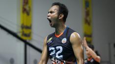 Tim putra Jakarta BNI 46 berhasil mengalahkan Jakarta Pertamina Pertamax 3-1 (25-23, 25-23, 22-25, 25-23) dalam laga perebutan tempat ke-3 PLN Mobile Proliga 2022, Minggu (27/3/2022). Mereka mampu memanfaatkan telat panasnya pemain asing Pertamina Pertamax. (Bola.com/Bagaskara Lazuardi)