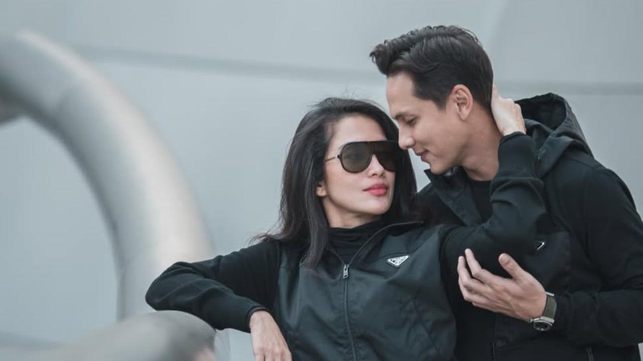 Ussy Sulistiawaty dan Andhika Pratama Rayakan Anniversary ke-13 Tahun Pernikahan, Unggah 5 Momen Mesra