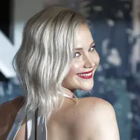 Aktris cantik Jennifer Lawrence mengungkapkan kekagumannya terhadap acara reality show, Keeping Up With The Kardashians saat di wawancarai oleh E!News dalam red carpet film terbarunya. (AFP/Bintang.com)