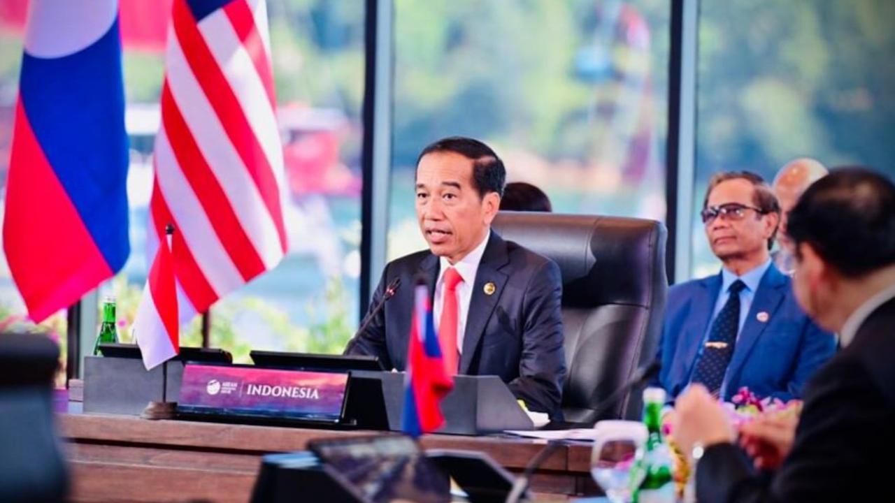 Jokowi Pastikan Transisi Pemerintahan Berjalan Mulus: Undang-Undang Sudah Disiapkan